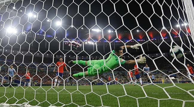 Uruguay Şili'yi tek golle geçti