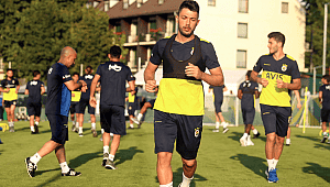 Fenerbahçe'de 4 futbolcu takımdan ayrı çalıştı