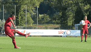 Kolarov'dan harika frikik golü