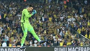 Altay Bayındır: Fenerbahçe armasına yakışır şekilde...