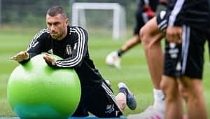 Beşiktaş'ta Burak Yılmaz'a yoğun tedavi uygulanıyor