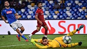 Napoli son şampiyonu devirdi