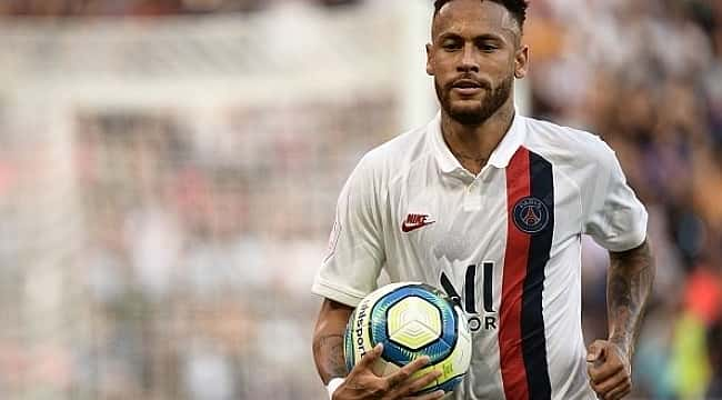 Neymar'dan protestolar altında süper gol