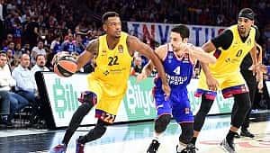 Anadolu Efes Barcelona'ya boyun eğdi