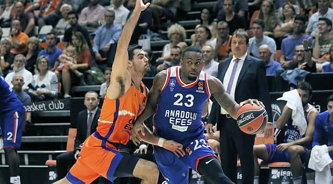 Anadolu Efes Valencia'yı deplasmanda devirdi