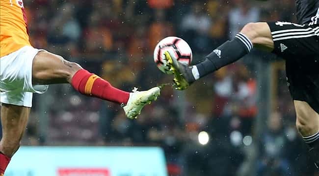 Beşiktaş ile Galatasaray derbide karşı karşıya