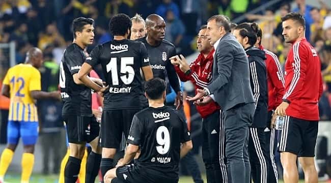Beşiktaş kadro kurmakta zorlanıyor