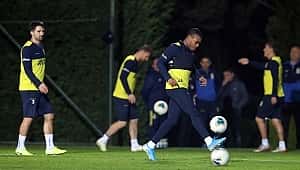Fenerbahçe hazırlıklarını akşam idmanıyla sürdürdü