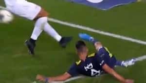 Fenerbahçeliler'in penaltı beklediği pozisyon