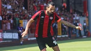 İlk galibiyetinde golleri kendi attı