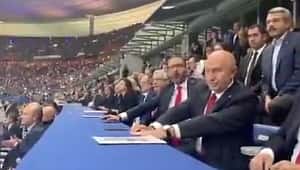 Kasapoğlu ve Özdemir tribündeydi