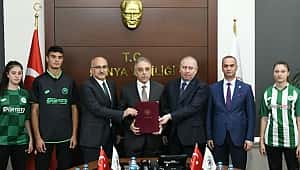 Konyaspor öğrencilere sporu sevdirecek