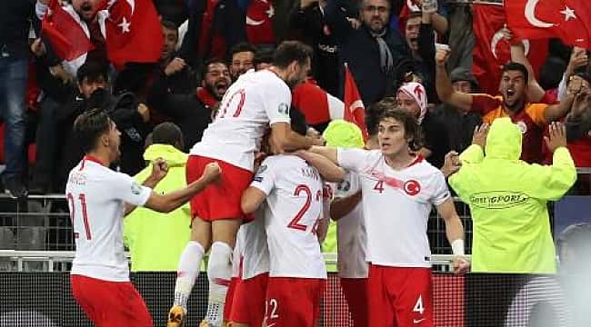 Leicester City'den Çağlar Söyüncü'ye destek