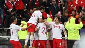 Leicester City'den Çağlar Söyüncü'ye destek