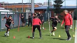 Milliler Paris'e uçtu