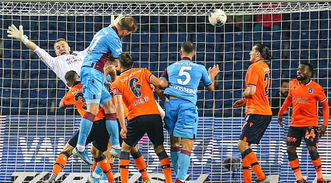 Trabzonspor Başakşehir'i 90+6'da yakaladı