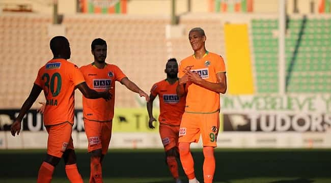 Alanyaspor Adanademirspor'u 2-1 mağlup etti