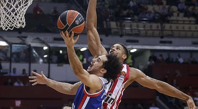 Anadolu Efes Pire'de rahat kazandı