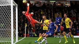 Chelsea kazandı, Arsenal takıldı