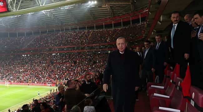 Cumhurbaşkanı Erdoğan Milli Takım'ı kutladı