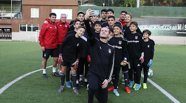  Karius'tan Beşiktaş'ın kadın ve altyapı takımına ziyaret