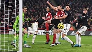 Manchester United son dakikada galibiyeti kaçırdı
