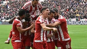 Sivasspor liderlik koltuğunu sevdi
