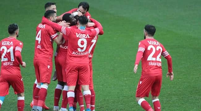 Adana Demirspor İstanbulspor'u deplasmanda yendi