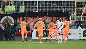 Alanyaspor Denizlispor'a deplasmanda fark attı