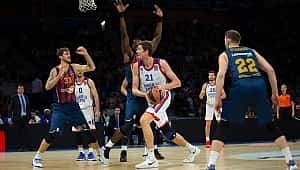 Anadolu Efes Baskonia'dan lider dönüyor