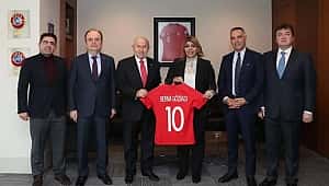 Berna Gözbaşı Nihat Özdemir'i ziyaret etti