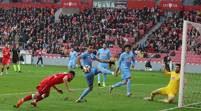 Çaykur Rizespor Samsun'da zorlandı ama tur atladı