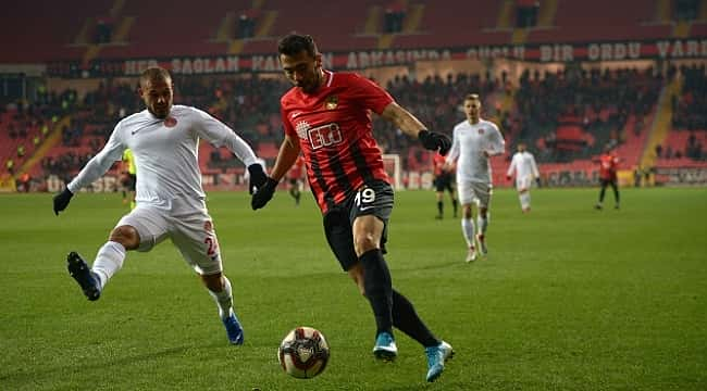 Eskişehirspor Ümraniyespor'u devirdi