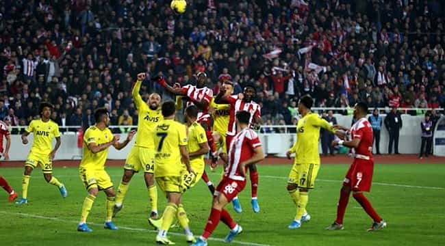 Fenerbahçe'ye lider Sivasspor'dan puan yok