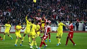Fenerbahçe'ye lider Sivasspor'dan puan yok