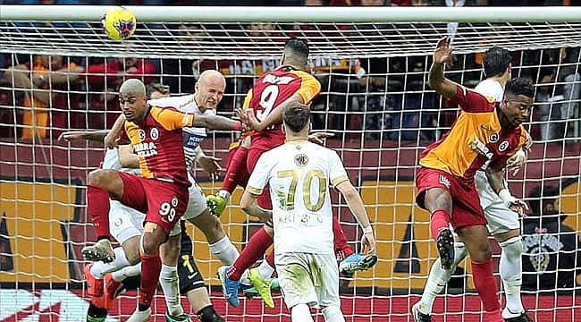 Galatasaray bu kez de son 5 dakikada 2-0'ı koruyamadı