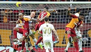 Galatasaray bu kez de son 5 dakikada 2-0'ı koruyamadı