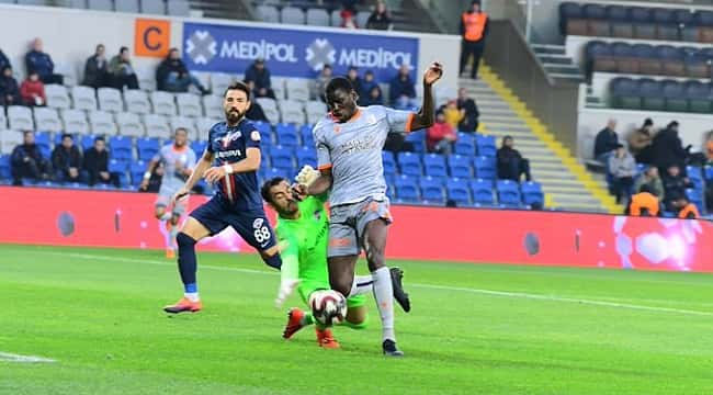 Medipol Başakşehir 2-0'la turladı