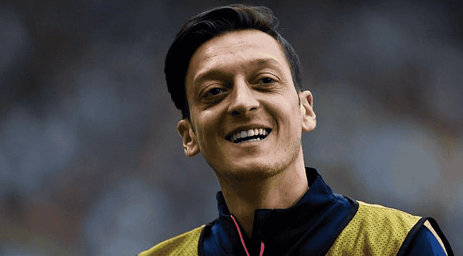 Mesut Özil'e PES'ten tepki