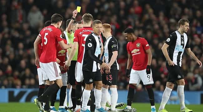 Scott McTominay gördüğü sarı kartla tarihe geçti