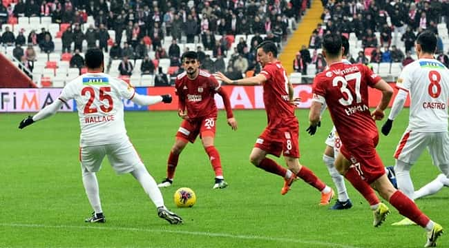 Sivasspor Göztepe'yi yendi ilk devreyi lider kapattı