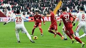 Sivasspor Göztepe'yi yendi ilk devreyi lider kapattı