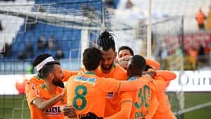 Alanyaspor Kasımpaşa'yı Cisse ve Salih Uçan'la geçti