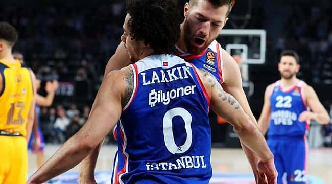 Anadolu Efes Khimki'yi ikinci yarıda geçti