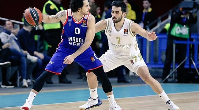 Anadolu Efes Real Madrid'i de devirdi