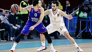 Anadolu Efes Real Madrid'i de devirdi