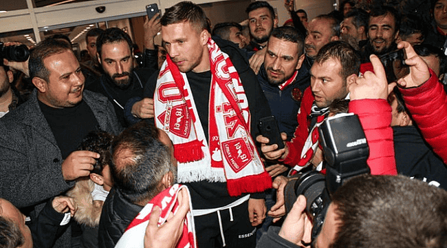 Antalyaspor Lukas Podolski'yi açıkladı