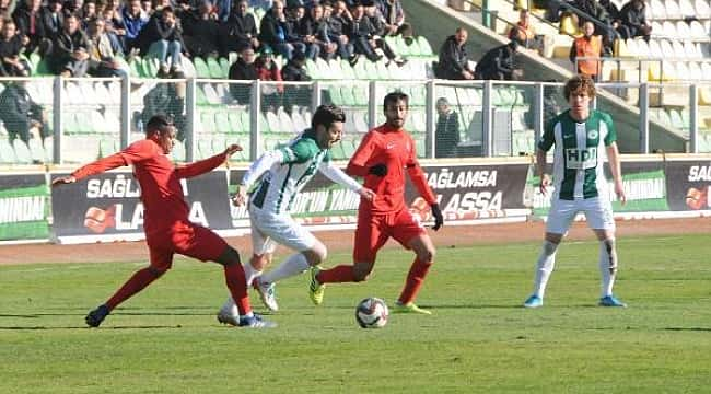 Giresunspor Ümraniyespor'u eli boş gönderdi