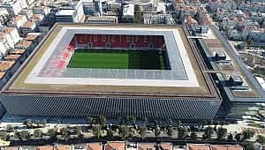 Göztepe yenilenmiş stadında ilk maçını Beşiktaş'la oynayacak