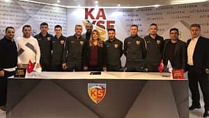 Kayserispor 6 yeni transfere imza attırdı